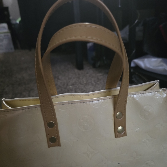 Louis Vutton Cream Color Vernis Bag (READ DESCRIPTION)(VERY USED) - Picture 9 of 14
